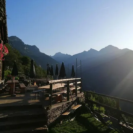Rifugio Zum Gora Hostal *